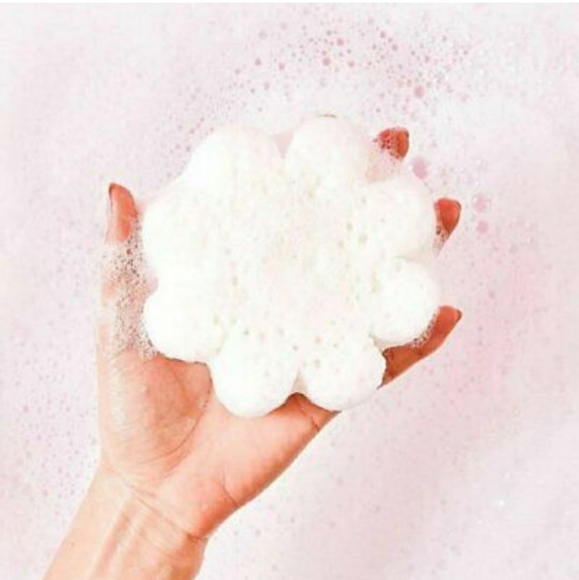 Spongelle Winter Rose Body Wash Infused Body Buffer Full Size NWT - Picture 2 of 6